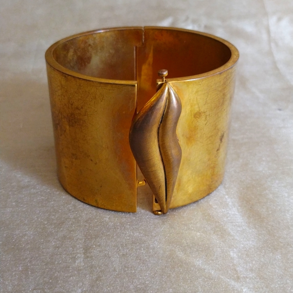 Vintage Diane von Fürstenberg Lips Goldtone Bracelet Wide n Heavy Cuff